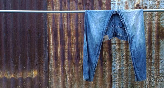 Как правильно стирать джинсы