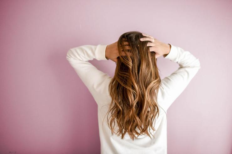 Непослушные кудри: как выпрямлять волосы без вреда для них