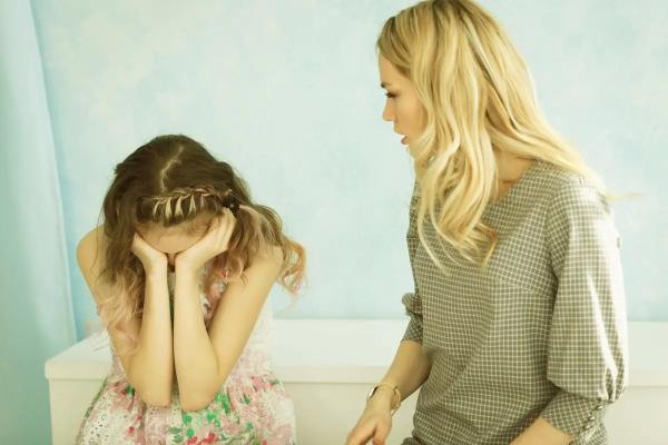 Абьюзивные отношения в семье: как распознать и что делать? 5 признаков родителя-абьюзера. Что такое абьюз?