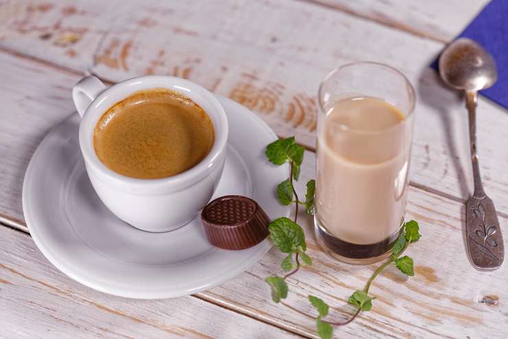 Вкус ухудшат, желудку навредят: 4 добавки, которые не хватит сочетать с кофе