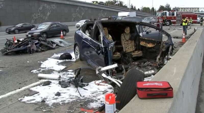 Автомобиль Tesla врезался в Subaru – дорожная катастрофа расследуется